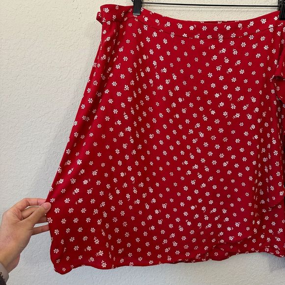 NWOT MADEWELL Red Wrap Mini Skirt in Bandana Flower - Picture 3 of 12